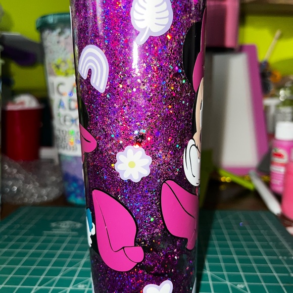 Minnie Mouse 20 oz Snow Globe - Picture 5 of 6